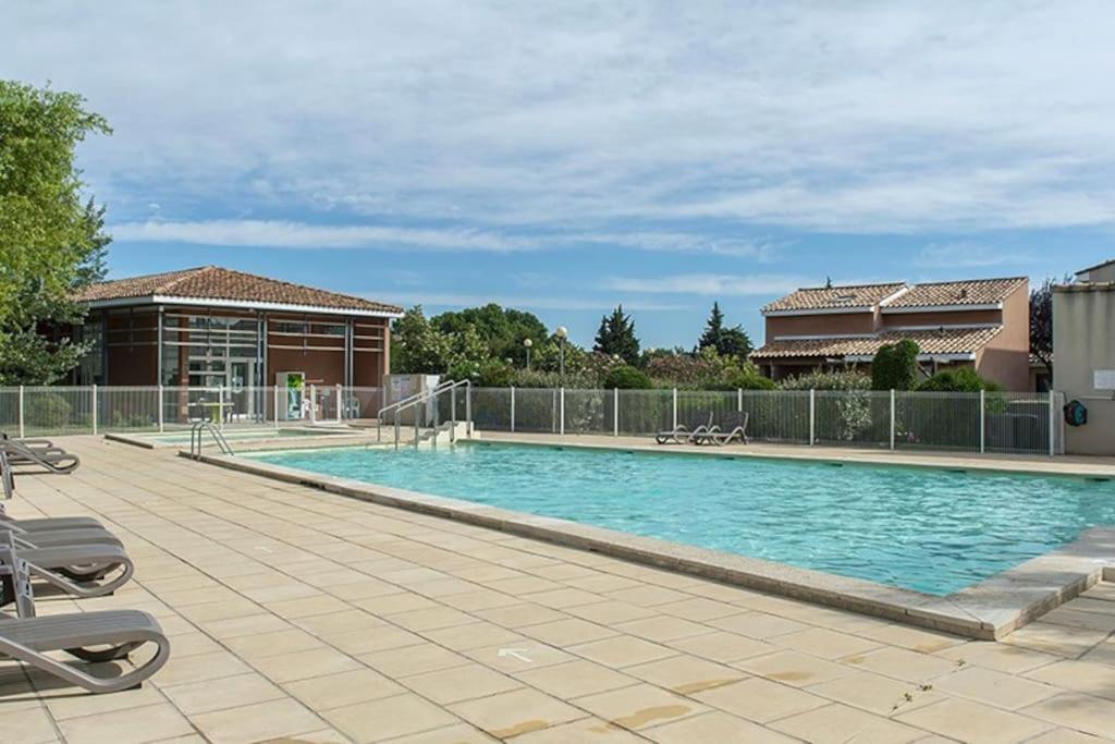Апартаменти La Provencale Saint-Saturnin-les-Avignon Екстер'єр фото